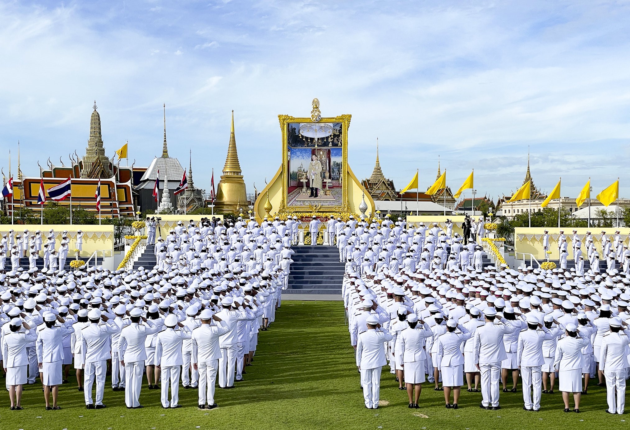 Tayland Kralı'na görkemli doğum günü kutlaması