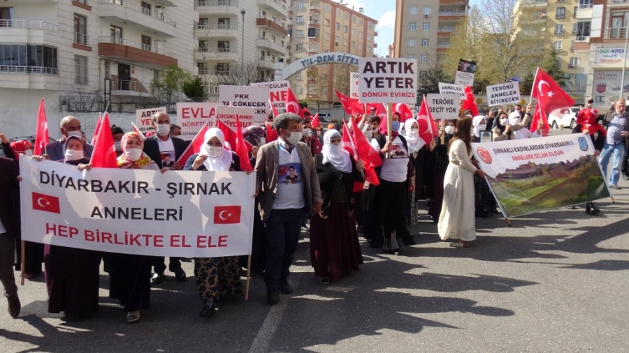 DİYARBAKIR VE ŞIRNAK ANNELERİNDEN TERÖRE LANET YÜRÜYÜŞÜ