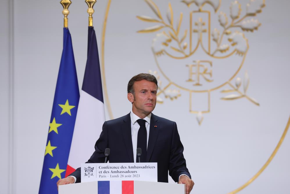 Fransa Cumhurbaşkanı Macron: “Fransız elçi Nijer’de kalacak”