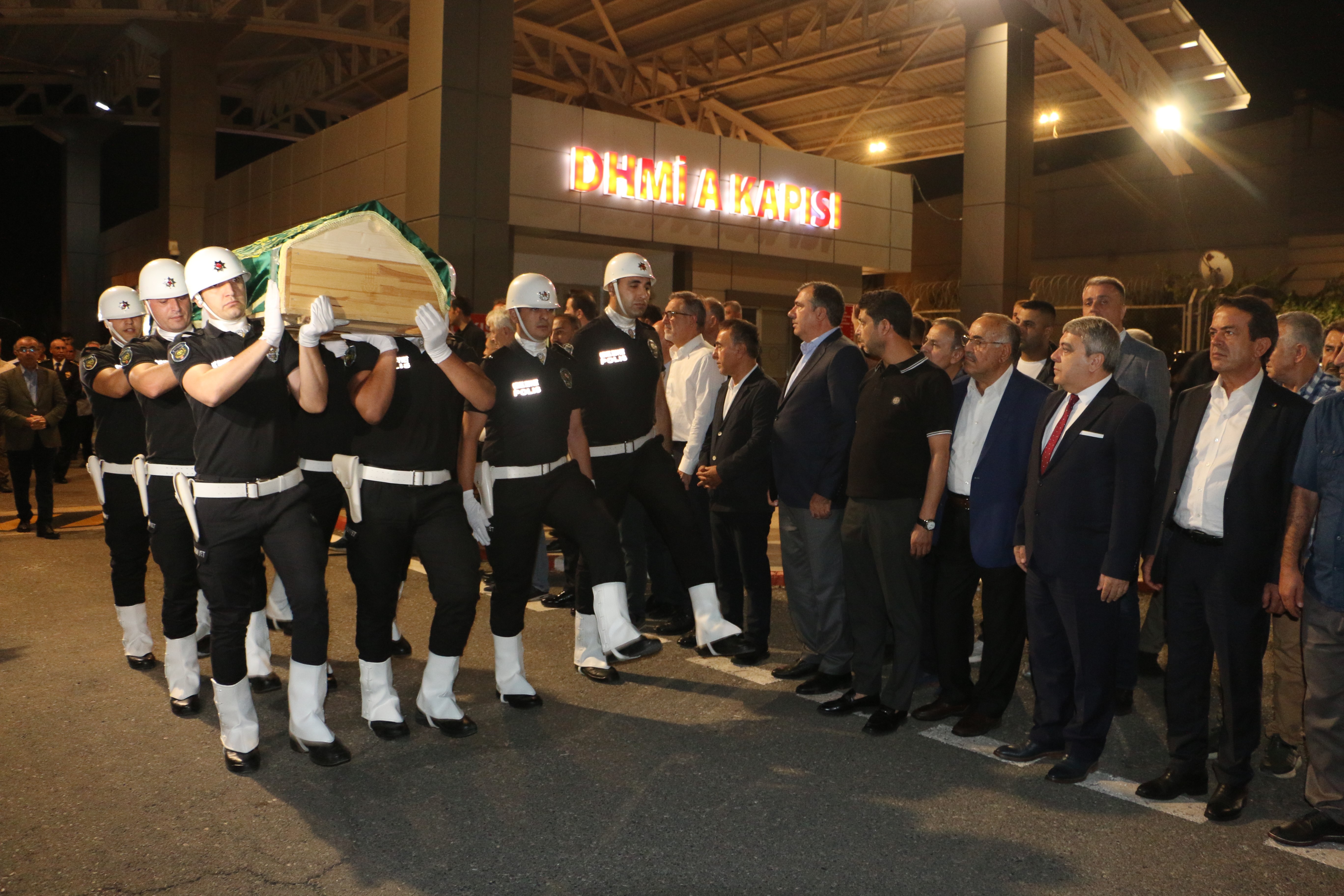 Eski bakan Kutbettin Arzu, Diyarbakır’da  son yolculuğuna uğurlandı