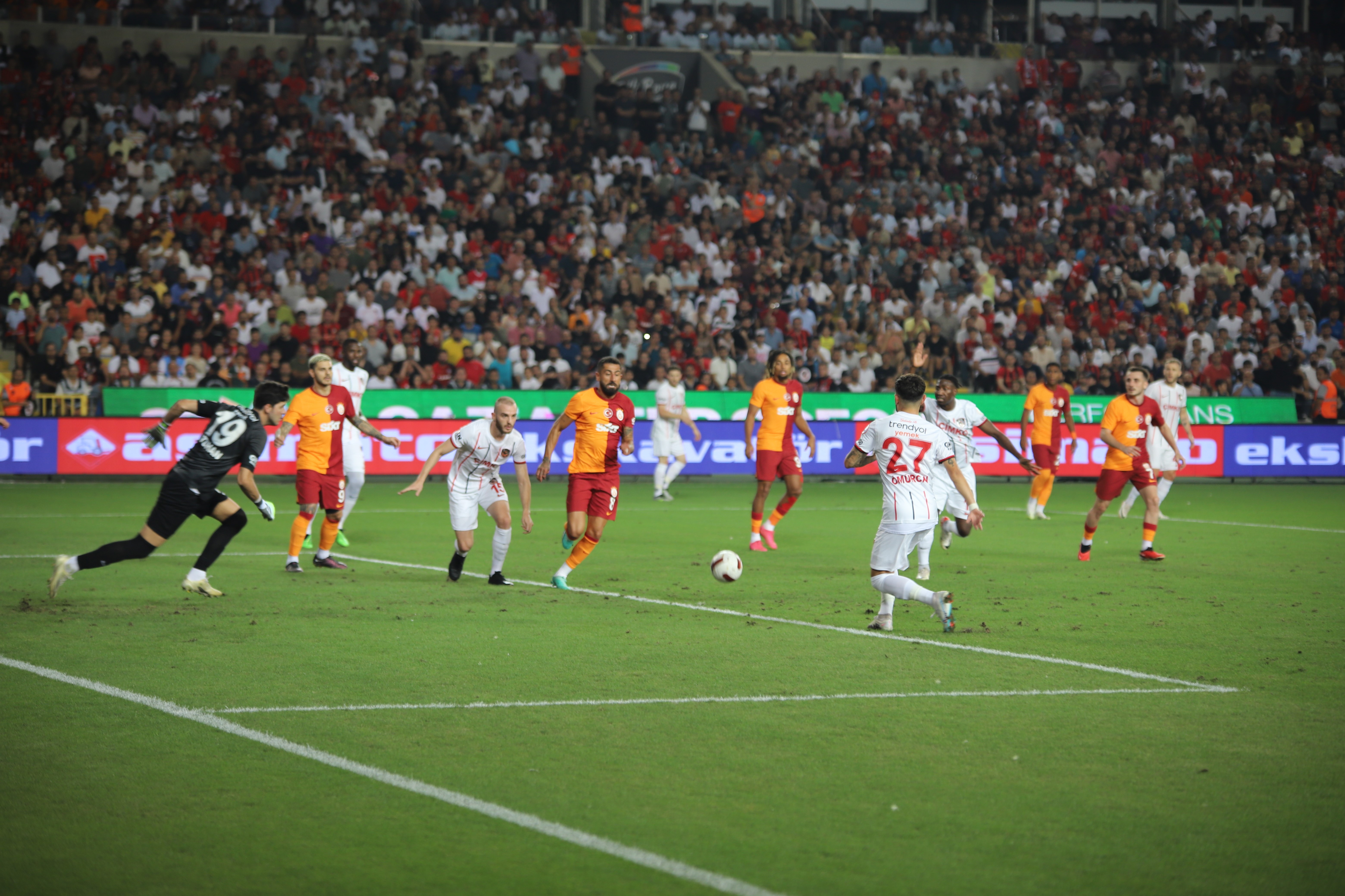 Gaziantep FK: 0 - Galatasaray: 1 (İlk Yarı)