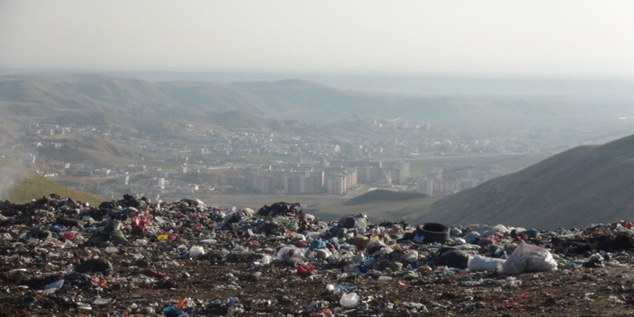 Cizre’de TOKİ Sakinleri Çöp Kokusu ve dumanı ile yatıp kalkıyor