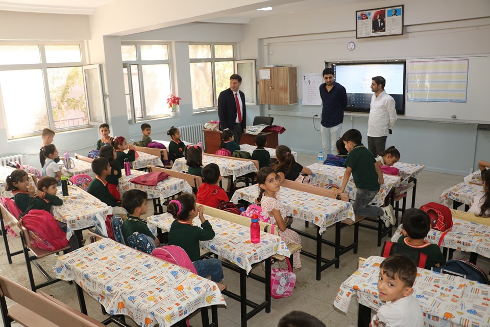 Cizre Milli Eğitim Müdürü, Öğrencileri ziyaret edip okulları gezdi