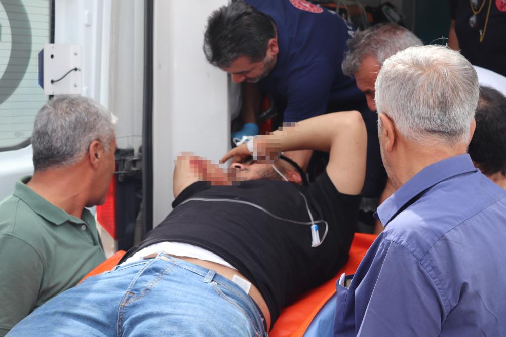 Adliye önünde silahlı çatışma: 1 ölü, 3 yaralı