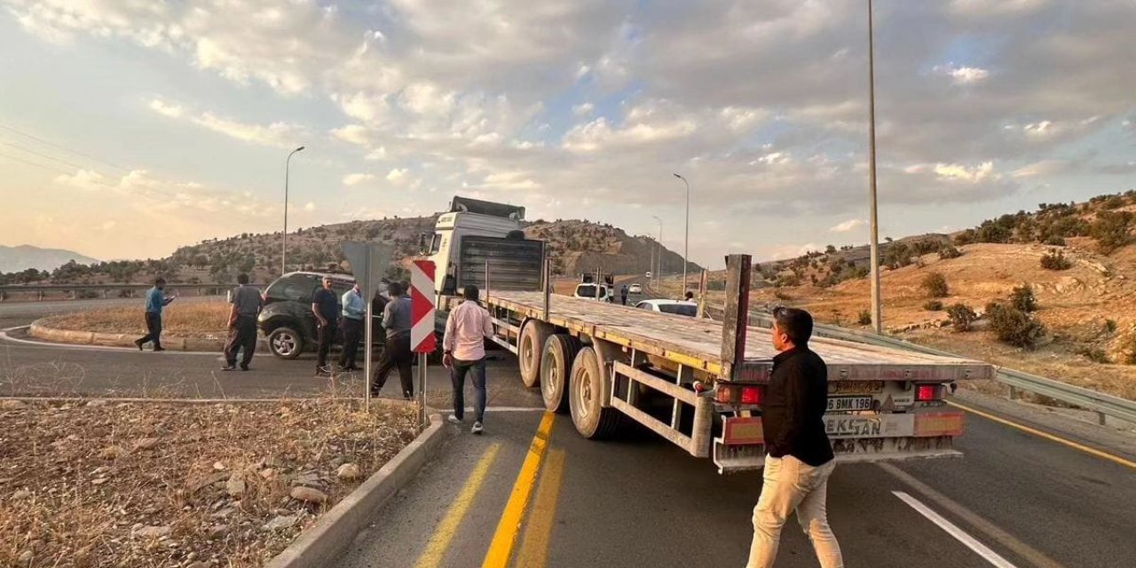 Şırnak'ta Tır ile Otomobil çarpıştı: 2 yaralı