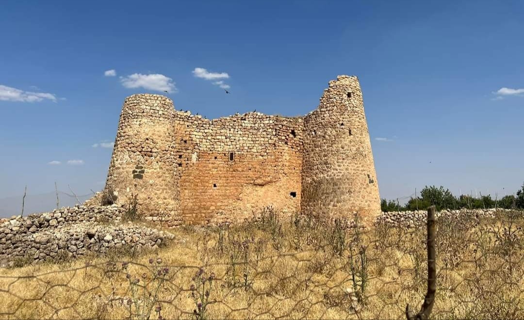 İdilli Vatandaşlar Tarihi Kilisenin Restore edilmesini istiyor