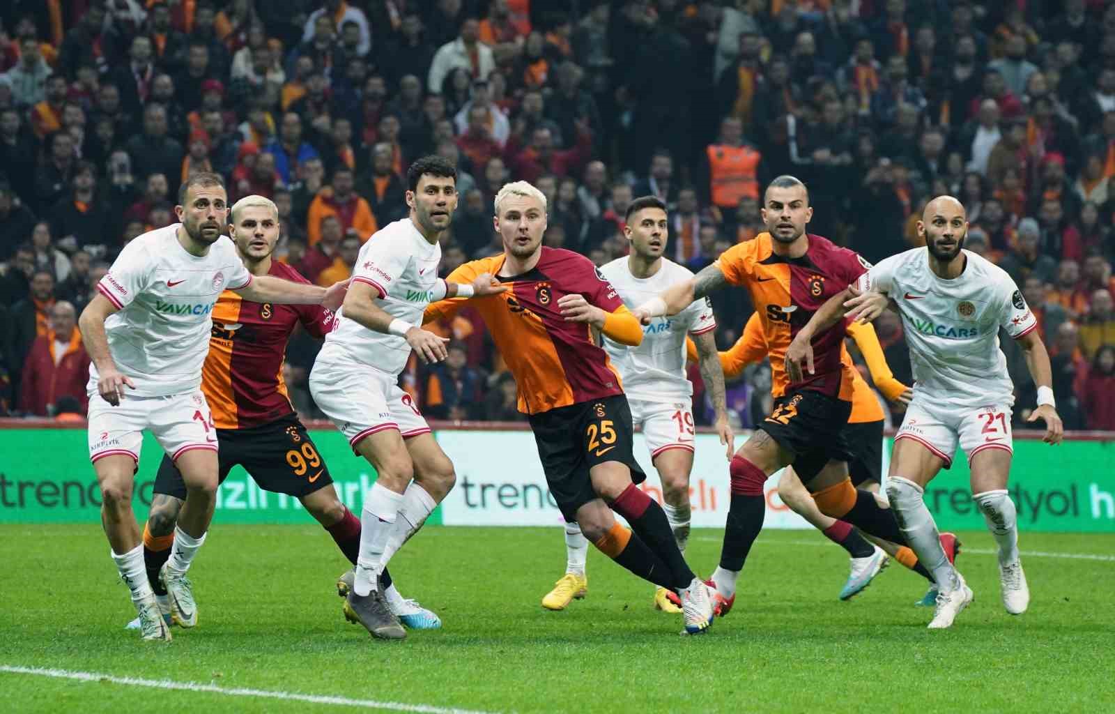Antalyaspor, sahasında Galatasaray’a 2-0 mağlup oldu