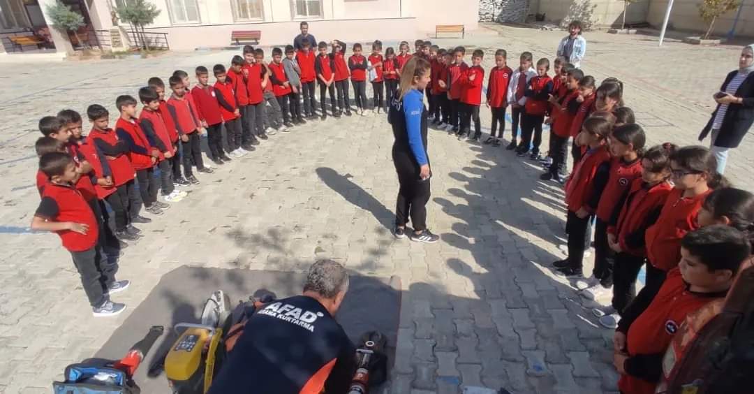 Dünya Afet Risklerinin Azaltılması gününde Öğrencilere “Afete Hazırlık” Eğitimi verildi