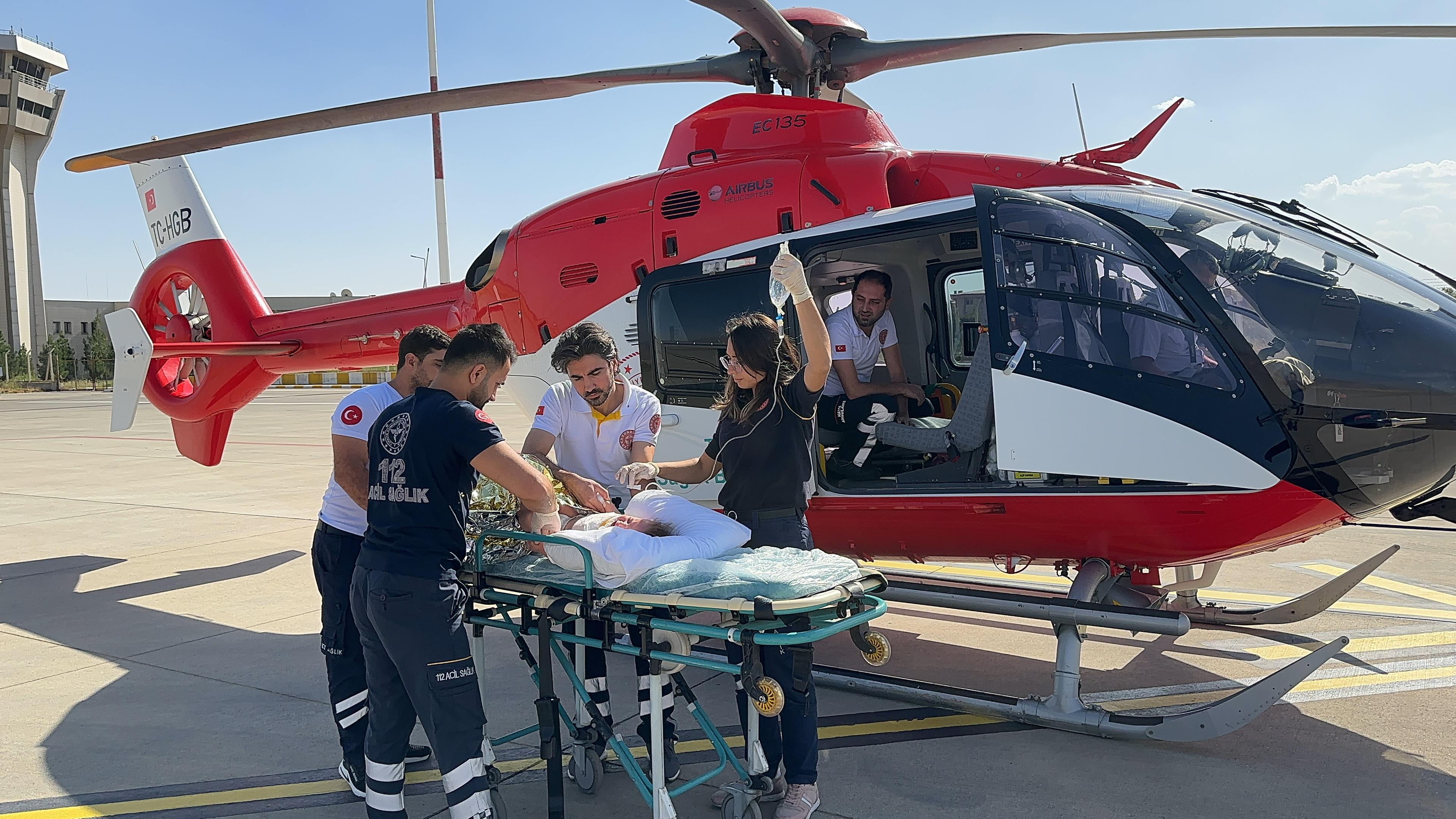 Ambulans Helikopter 8 Aylık Berfin Bebek için havalandı