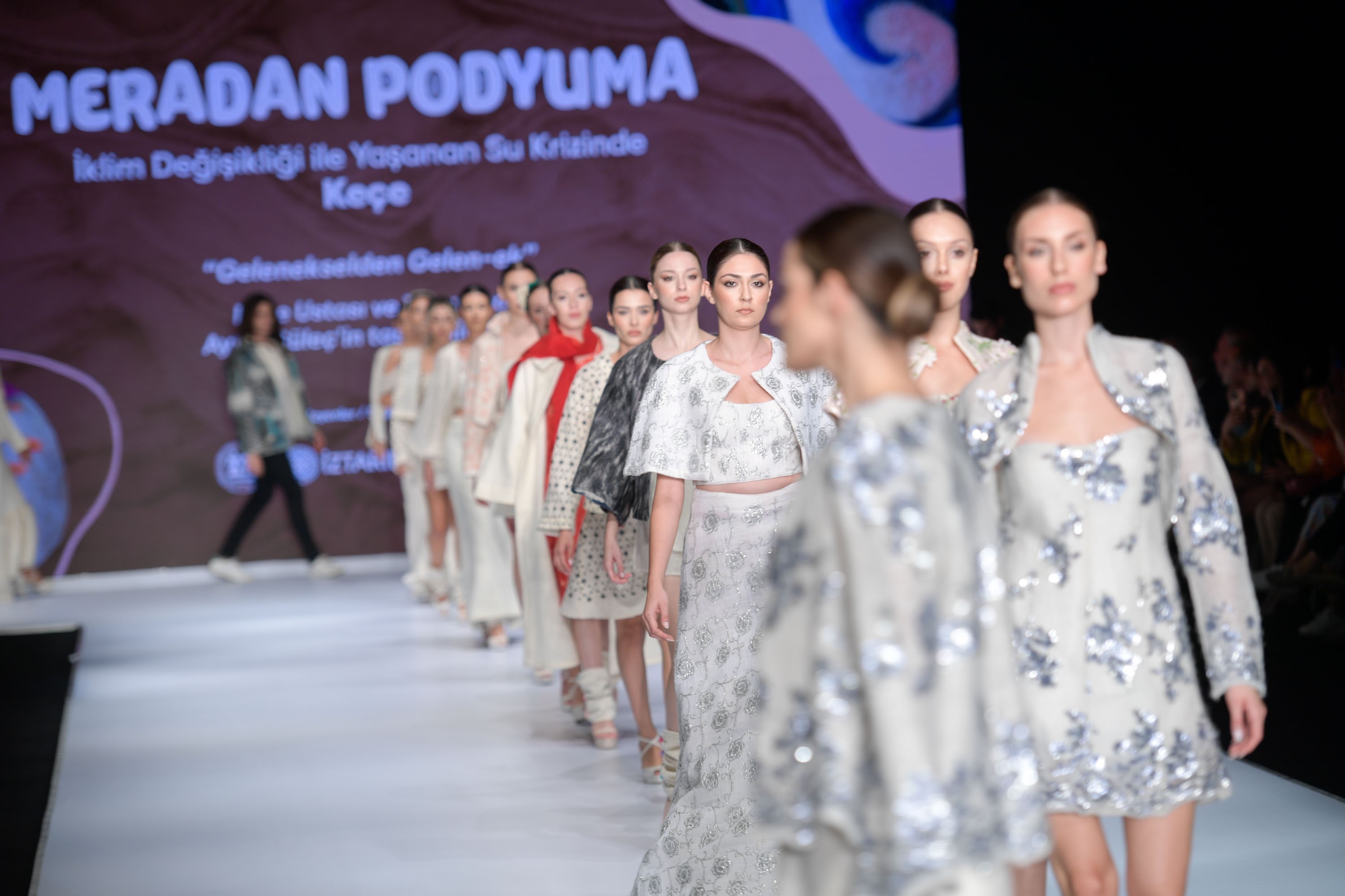 İzmir'de açılan Fuar Moda trendlerine yön vermeye başladı