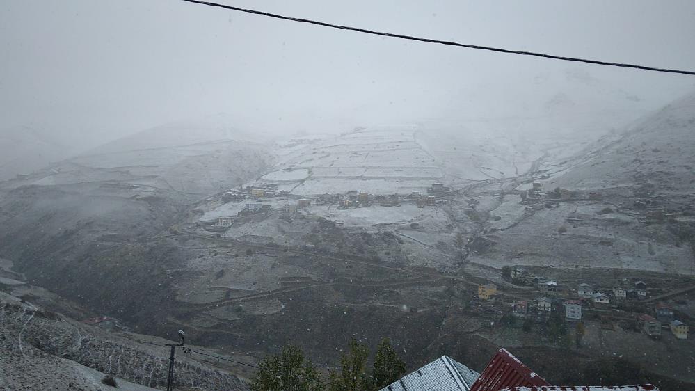 Yayla beyaza büründü