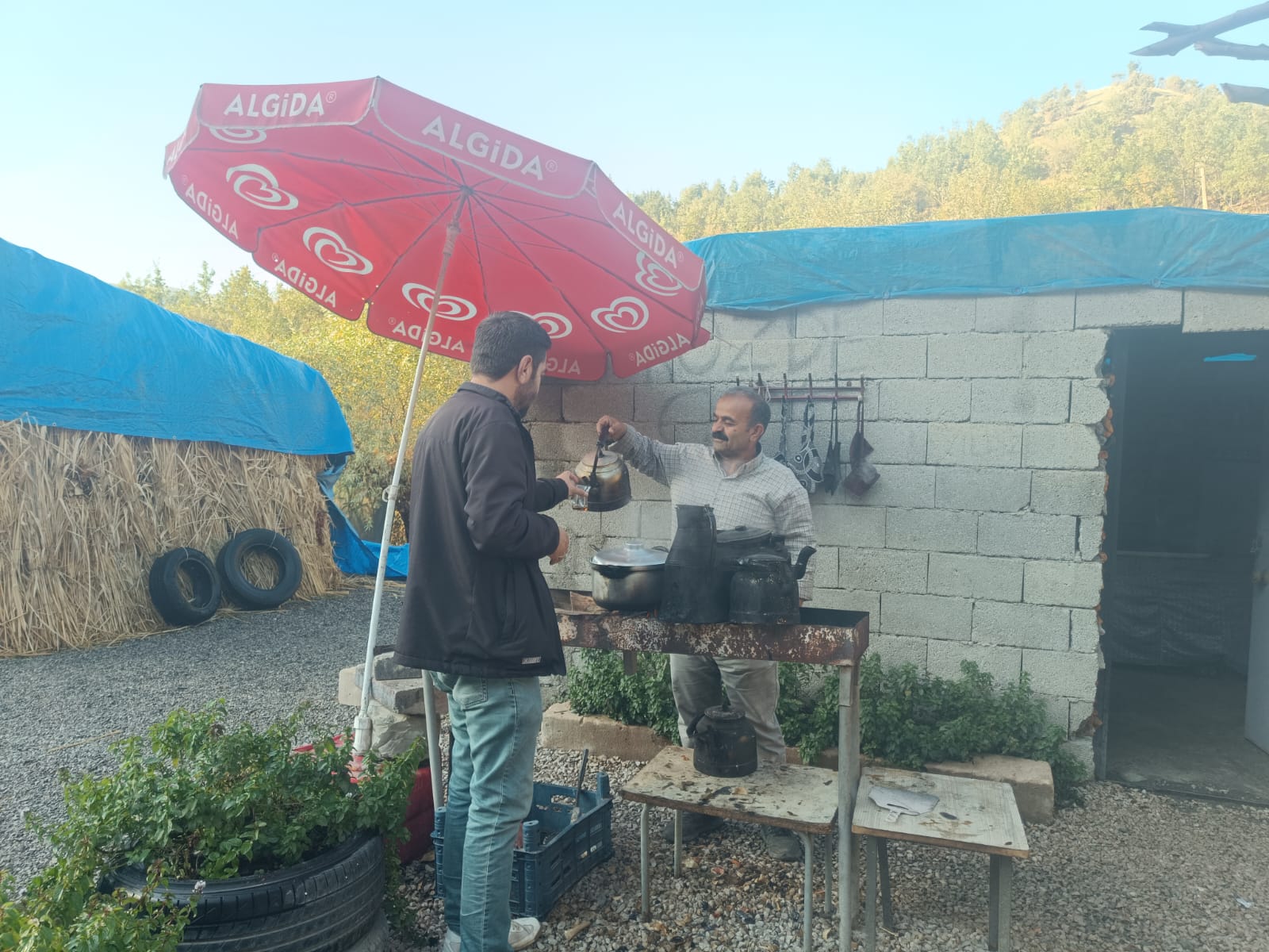 Şırnak'ta Organik Köy Kahvaltısıyla,iki çocuğunu üniversitede okutmaya çalışıyor