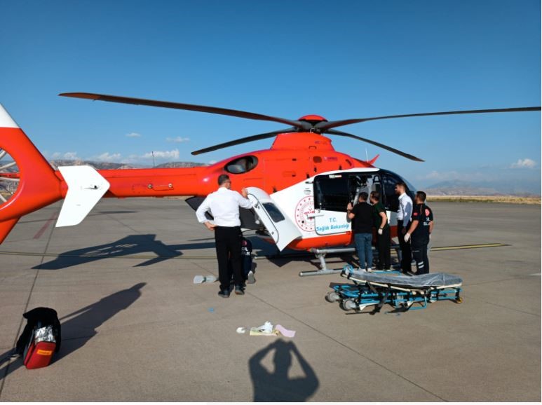 Cizre'de 4. kattan düşen şahıs ambulans helikopterle sevk edildi