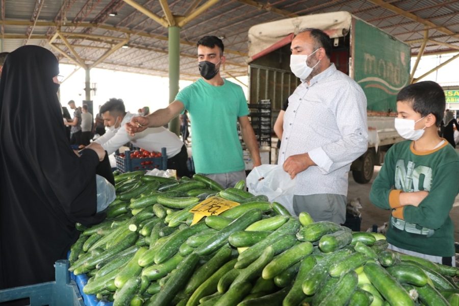 Semt pazarları açıldı, esnafın yüzü güldü