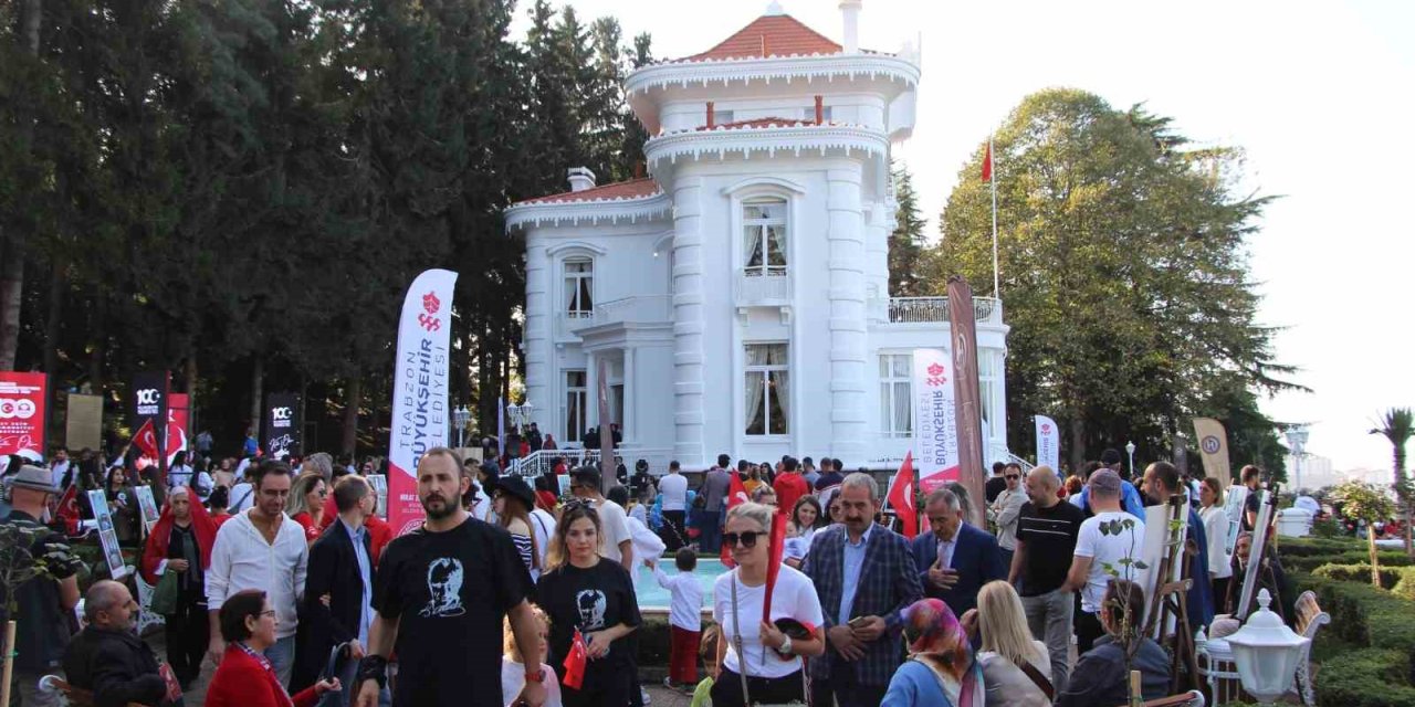 Atatürk Köşkü, Cumhuriyetin 100. yılında tekrar açıldı! Yüzlerce kişi akın akın ziyaret ediyor