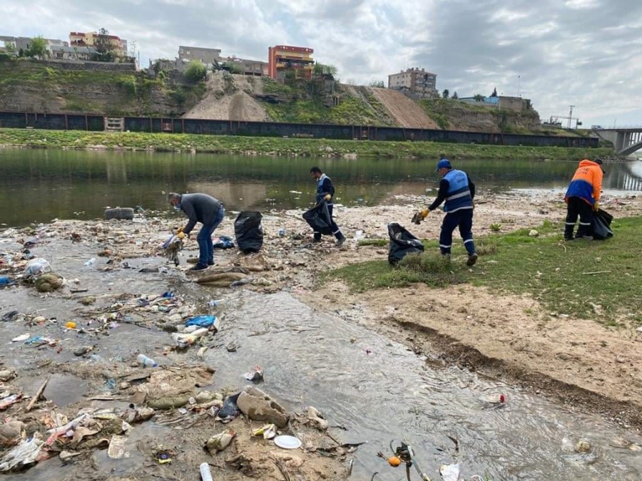 Cizre Belediyesi Dicle Nehri Yatağını Çöplerden Arındırdı