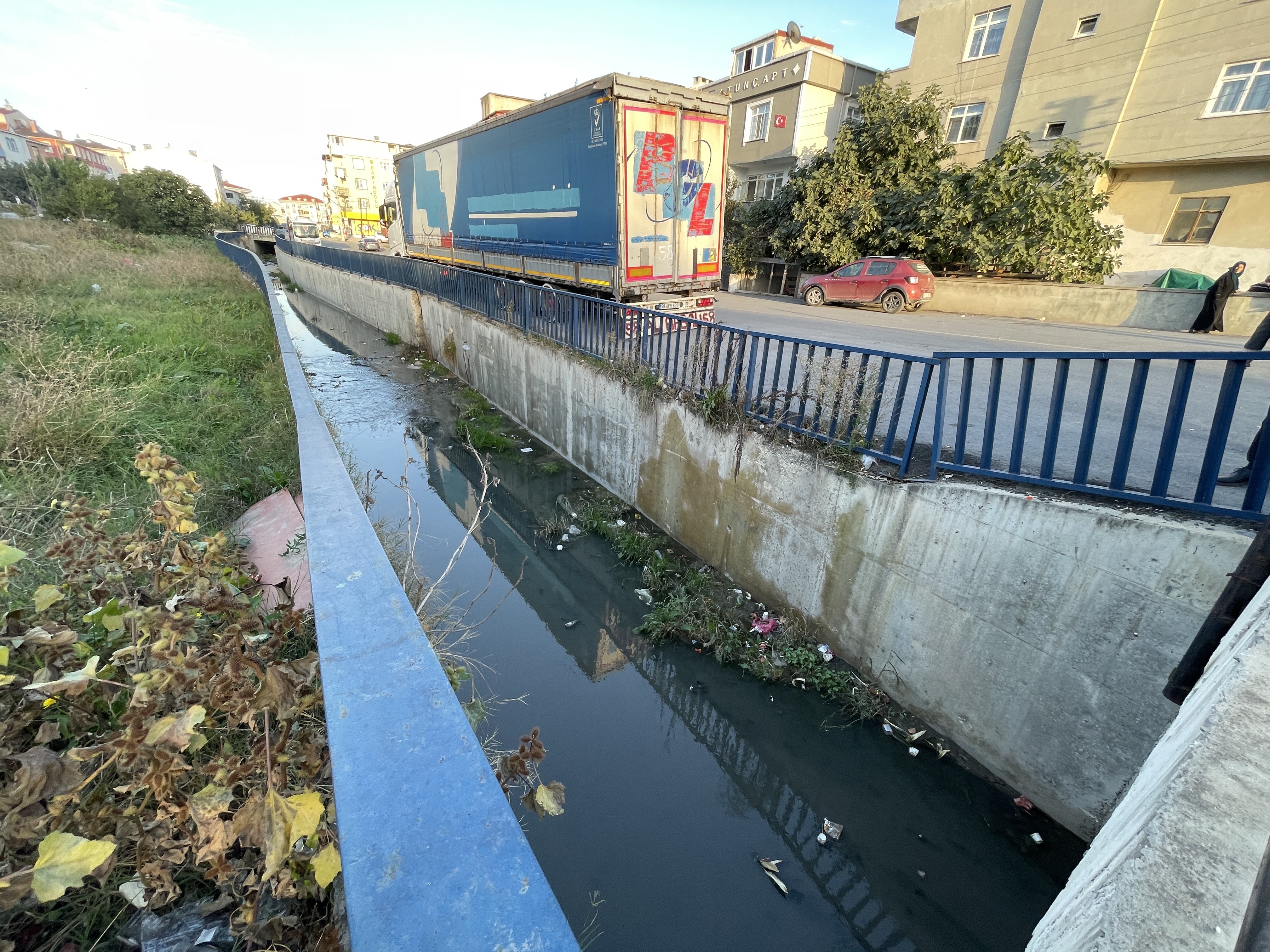 Lağım suyundan dolayı vatandaşların sitemini, yetkililer duymuyor