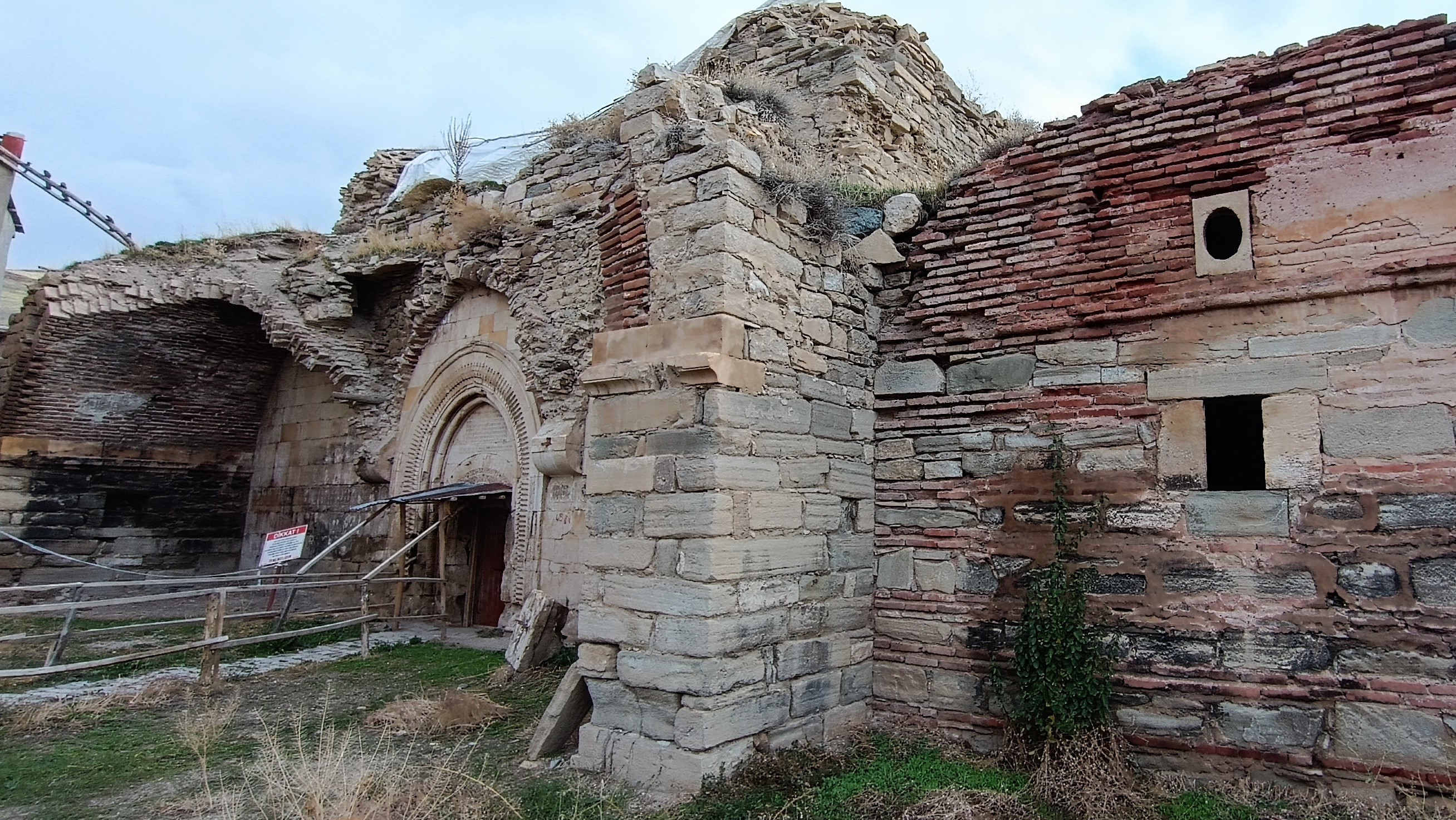 Tarihi Manastırlar, bakımsızlıktan yıkılacak