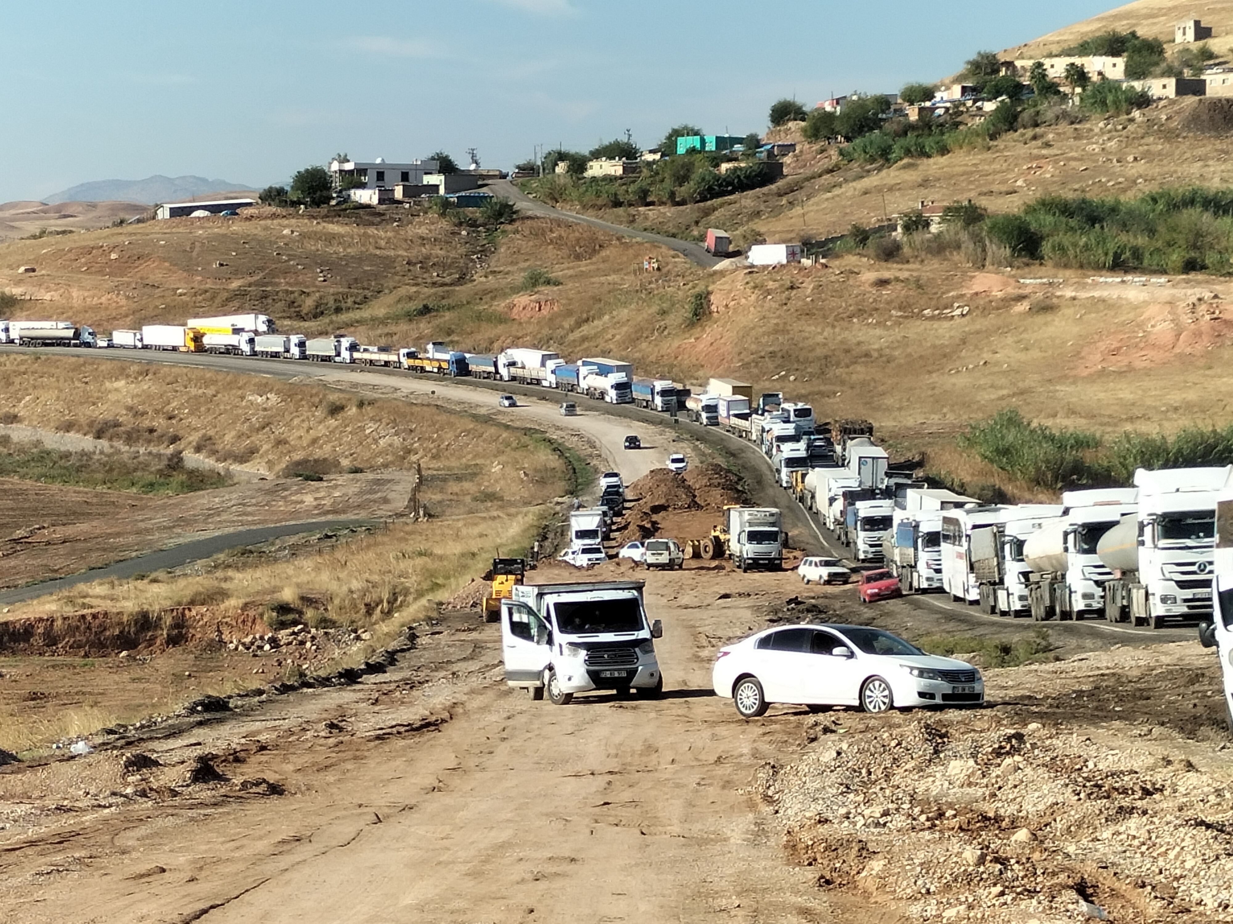 Arızalanan Tır, Habur yolunu ulaşıma kapattı