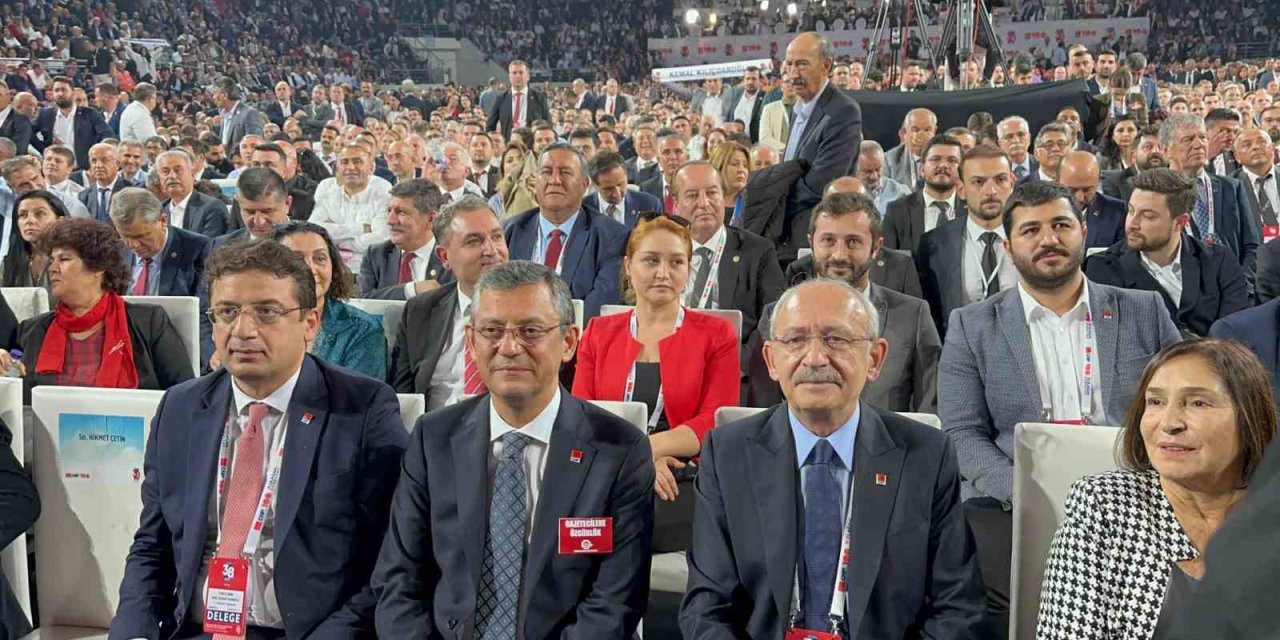 CHP'de bir dönem sona erdi. Kılıçdaroğlu kaybetti Özgür Özel kazandı