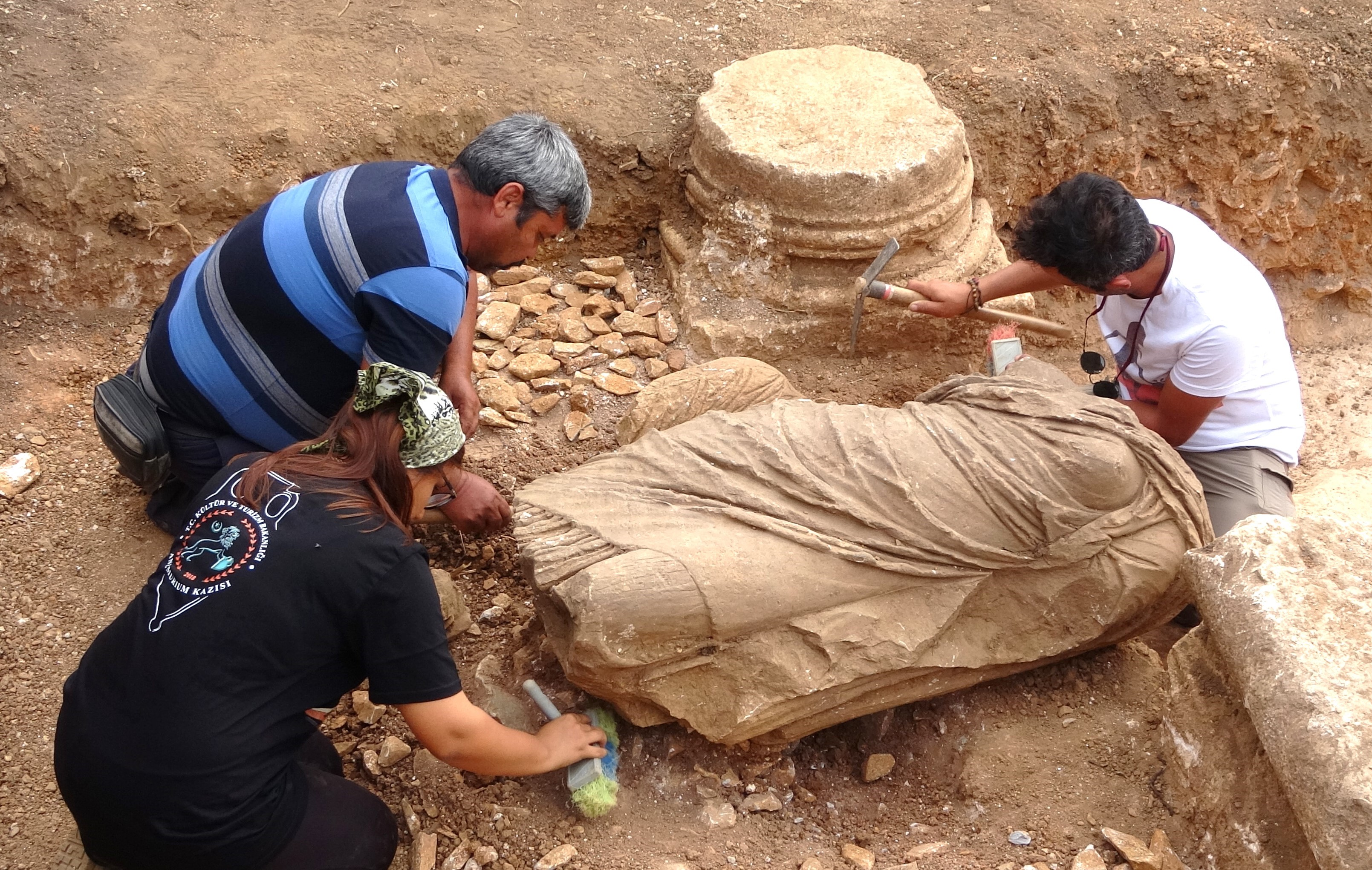 Yeni Keşif;1800 yıllık kadın heykeli bulundu