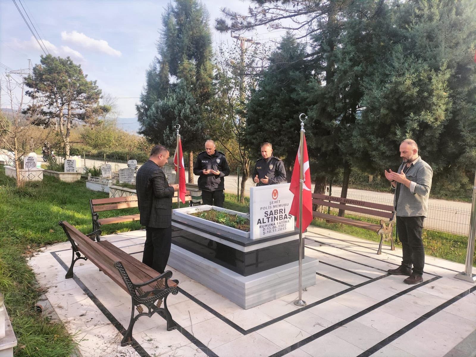 Silopi'de Şehit Olan Polis Memuru Meslektaşları Mezarı Başında Andı