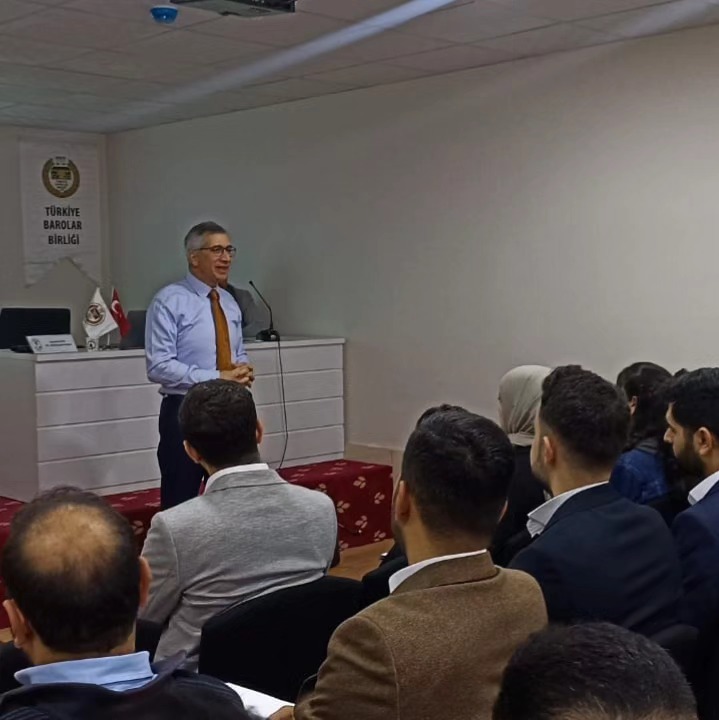 Cizre'de Avukatlara Yönelik CMK Semineri Verildi