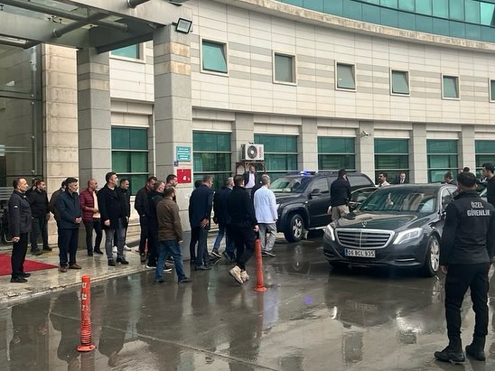 Şırnak Valisi, Yaralı çocukların Aileleri ile Şanlıurfa'da hastanede bir araya geldi