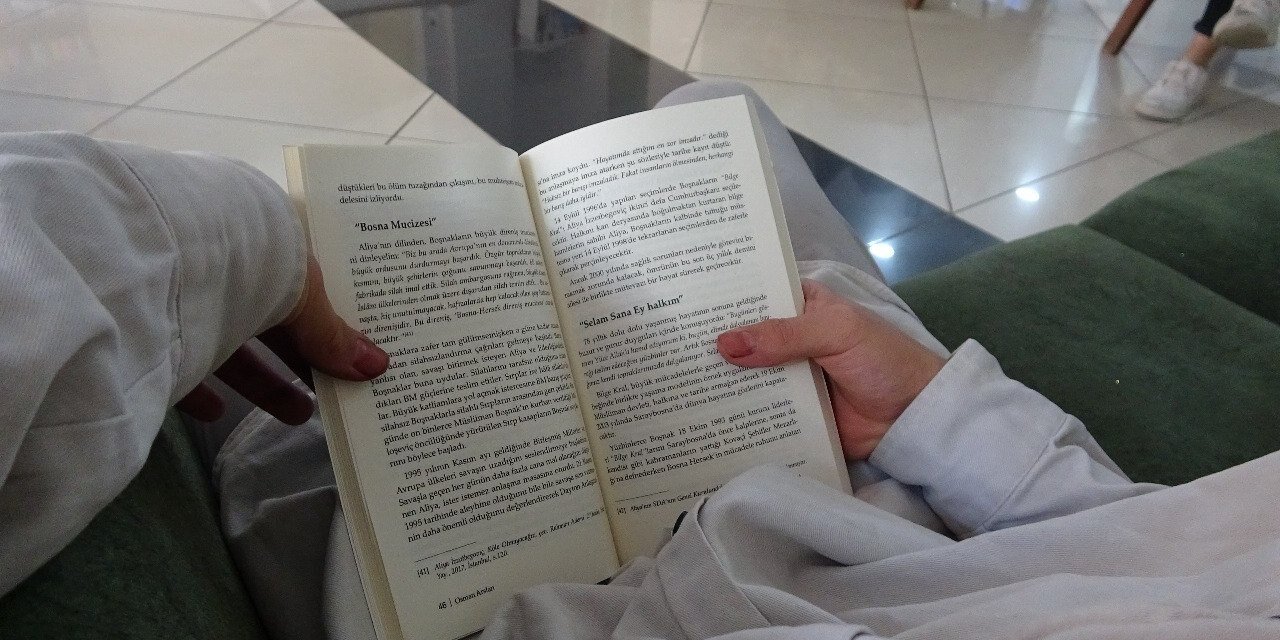 Kurtay “Kitap Okumak İnsan İçin Boş Bir Zaman Değil”