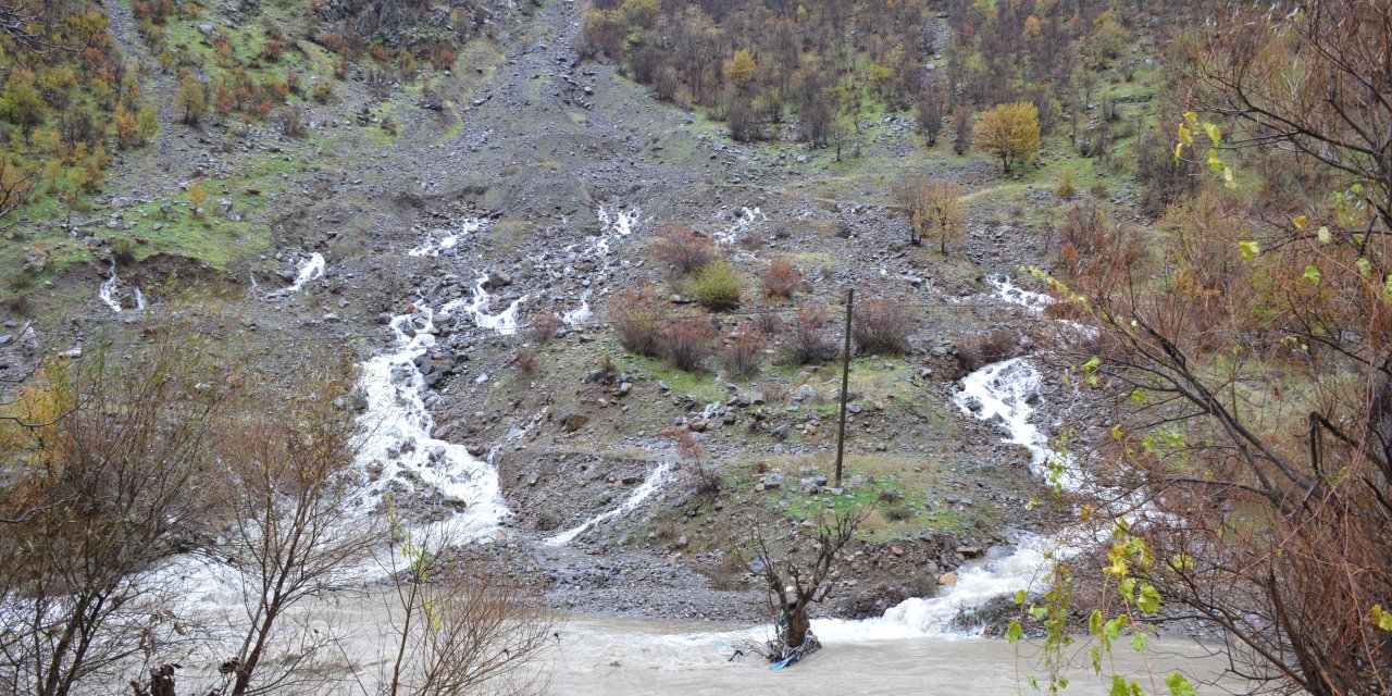 Şırnak'ta şiddetli yağışlar sonrası dereler taştı