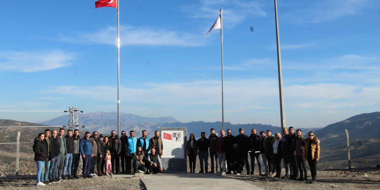 Off-road pilotları Gabar Dağı'nda Türk bayrağı açtı