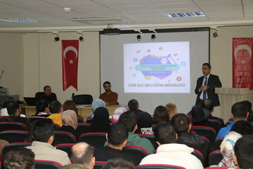 Cizre'de Okul Web Sitesi ve Sosyal Medya Toplantısı