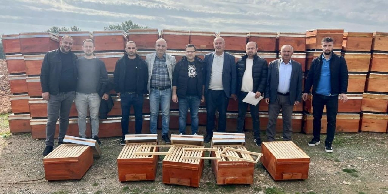 Pervari Balının üretimi için 3 bin arı kovanı dağıtıldı