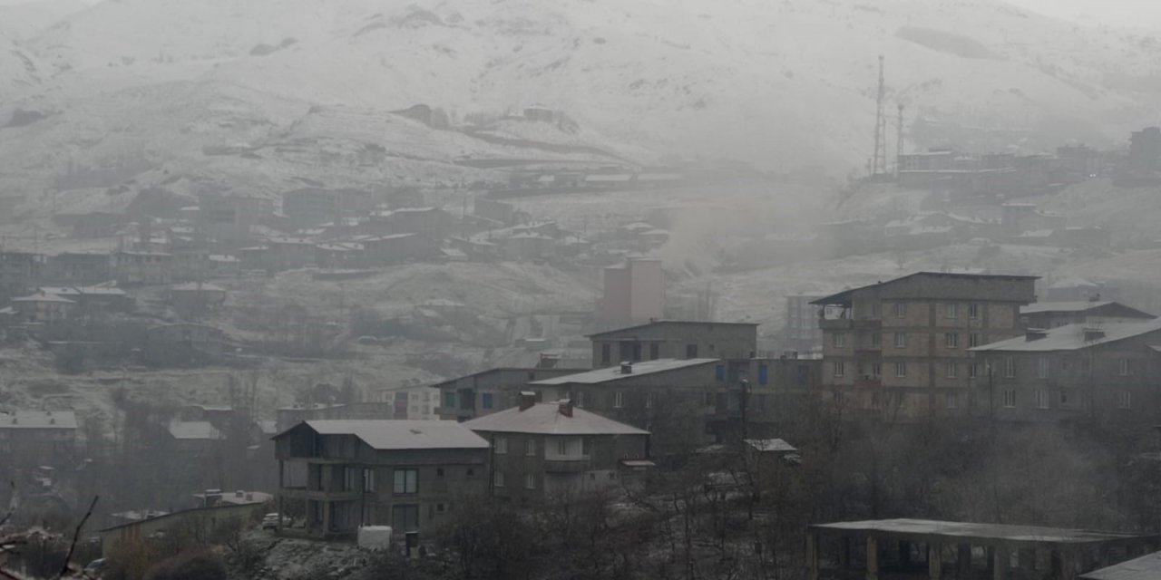 Sürücüler Dikkat! Şırnak -Çukurca Kara Yoluna Kaya Uyarısı