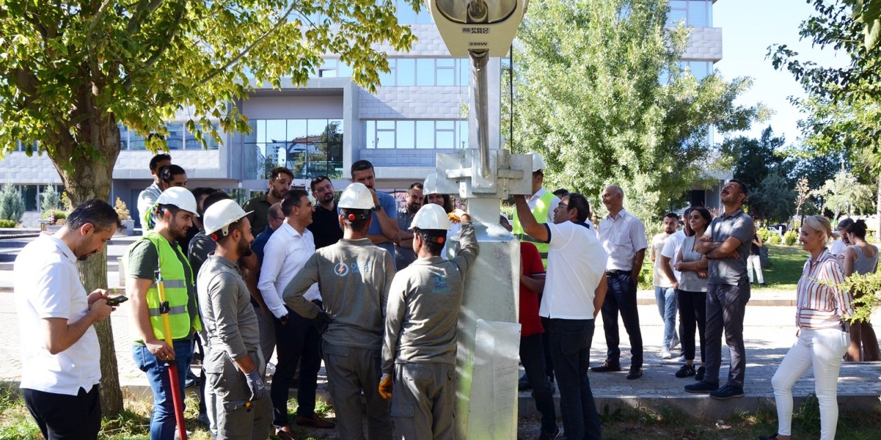 Dicle Elektrik’ten  Yenilikçi Çözümlerle 'Makaralı Aydınlatma Direği'