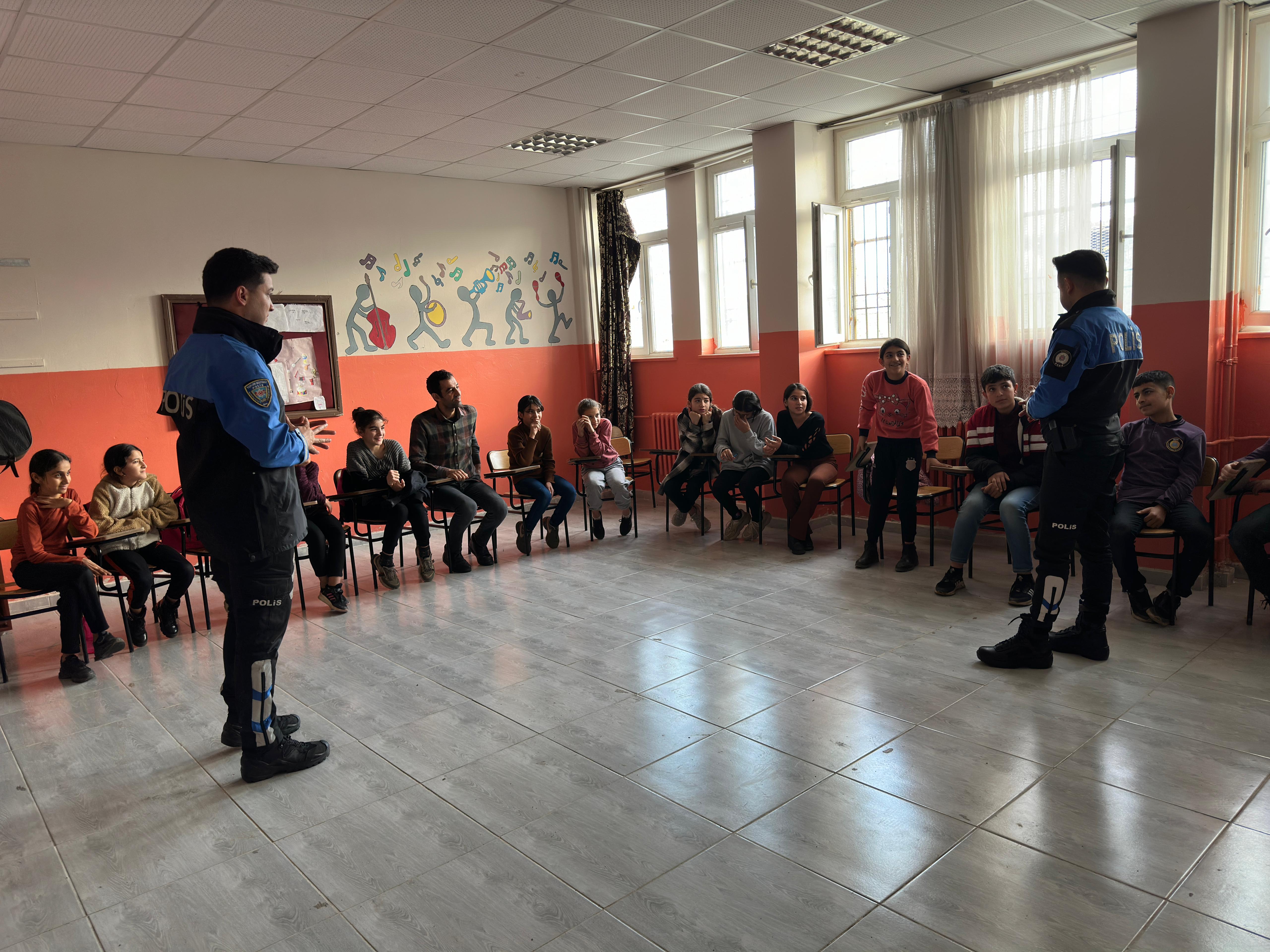 Cizre’de Öğrenciler Polislik Mesleğini tanıdı