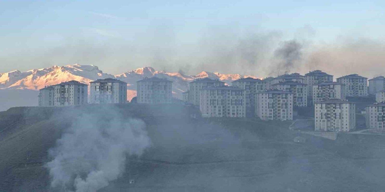 Yüksekova zehir soluyor! Vatandaşlar sesini Ankara'ya duyurmaya çalıştılar