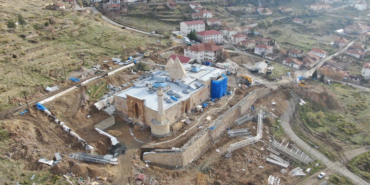 800 yıllık cami yeniden gün yüzüne çıktı