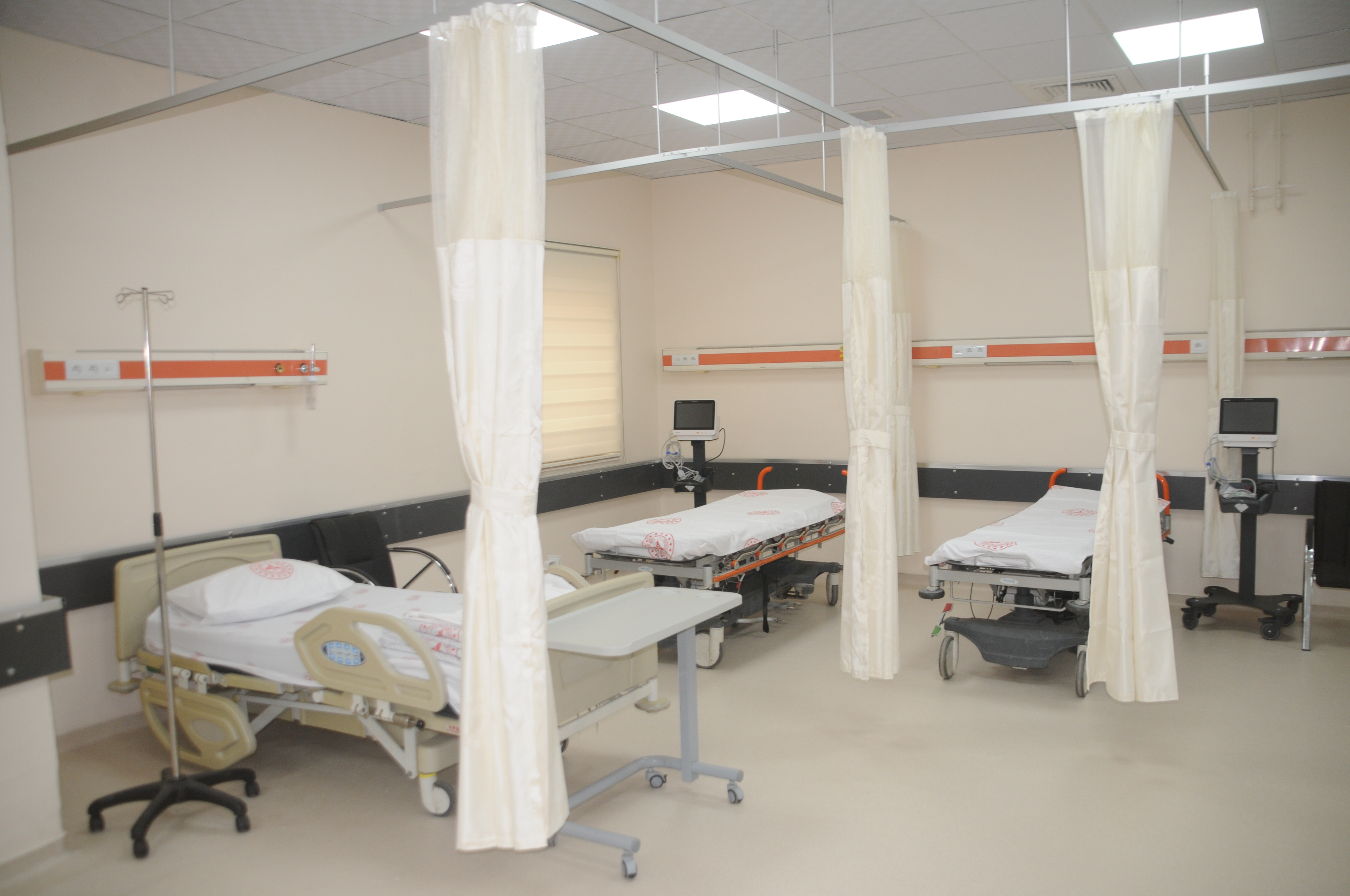 Cizre Devlet Hastanesi'nin yenilenen acil servisi hizmete girdi