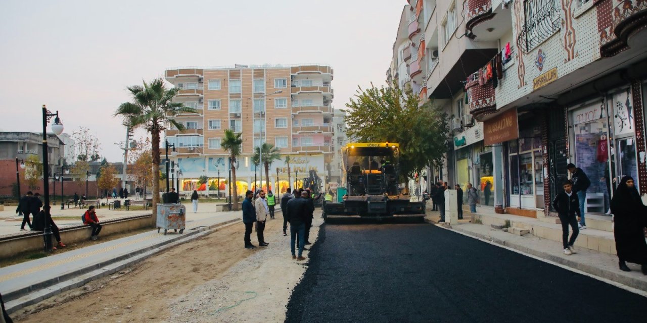 Cizre'de afet riskine karşı asfaltlama çalışması