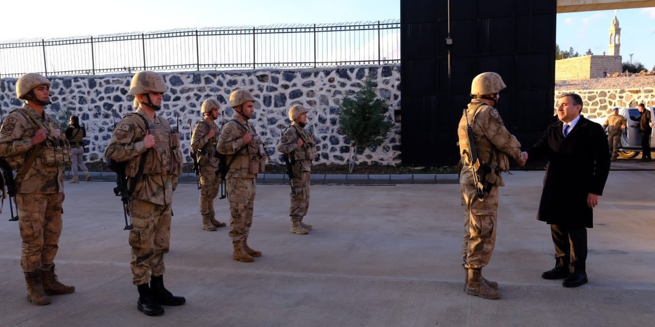 Şırnak Valisi Cevdet Atay, İdil’de Haberli Karakol’unu ziyaret etti