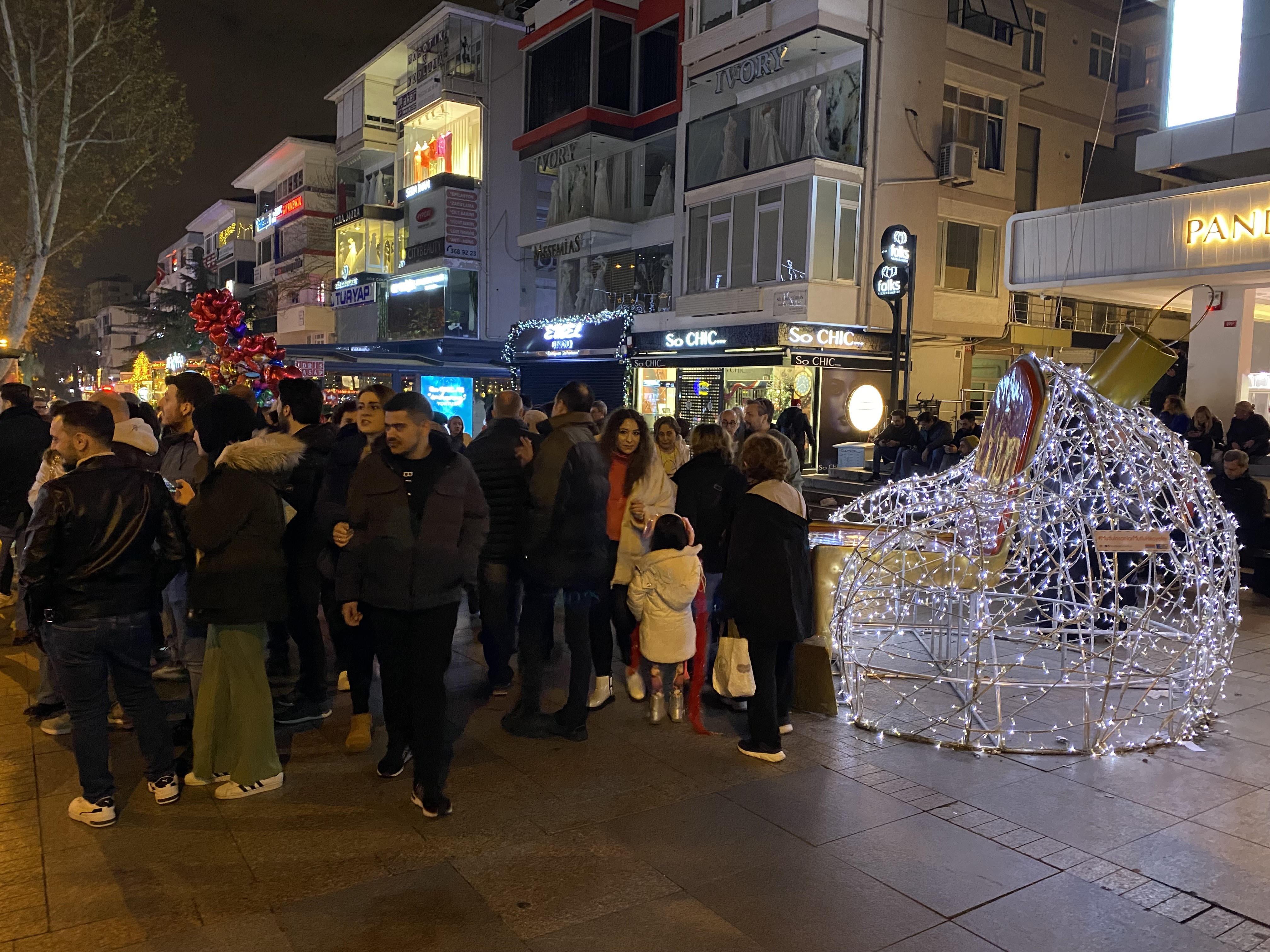 Vatandaşlar yeni yıla coşkuyla girdi