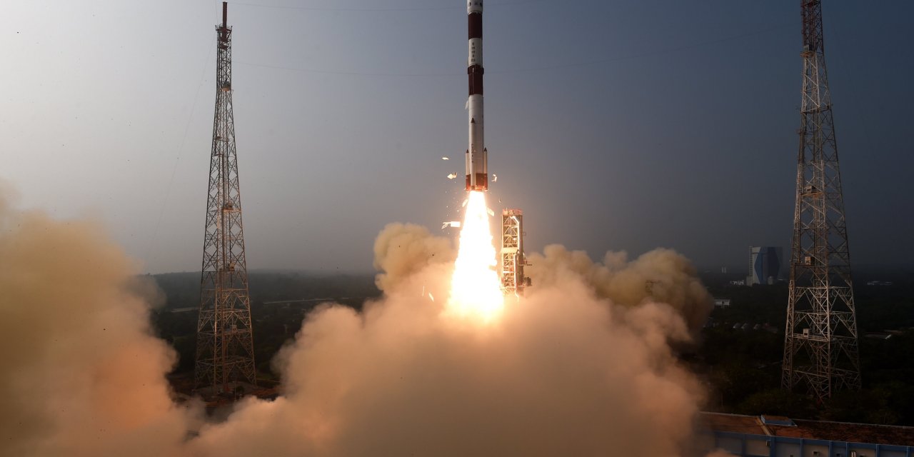 Hindistan, yeni gözlem uydusunu uzaya gönderdi
