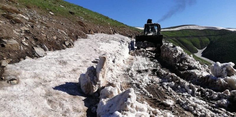 Şırnak'ta Haziran Ayında Da Karla Mücadele Çalışmaları Sürüyor