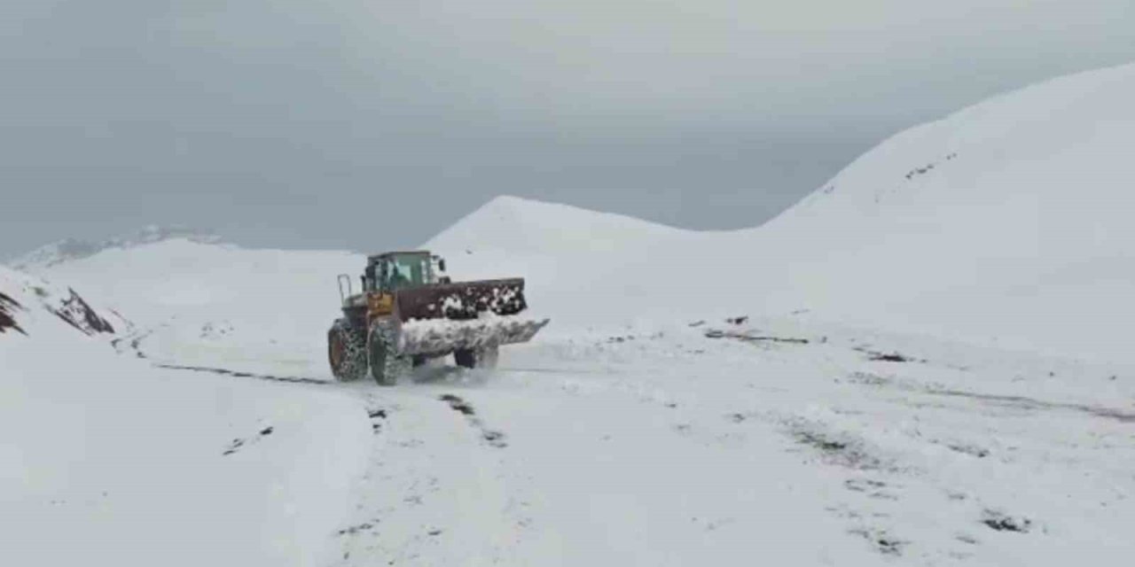 Siirt'te çok sayıda köy yolu ulaşıma kapatılmıştı! Hepsi açıldı