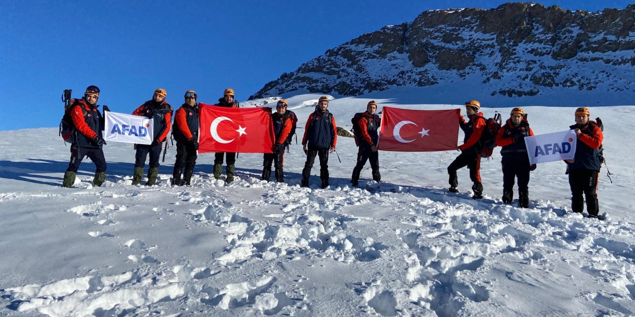 3 bin 204 rakımda Sarıkamış Şehitlerini andılar