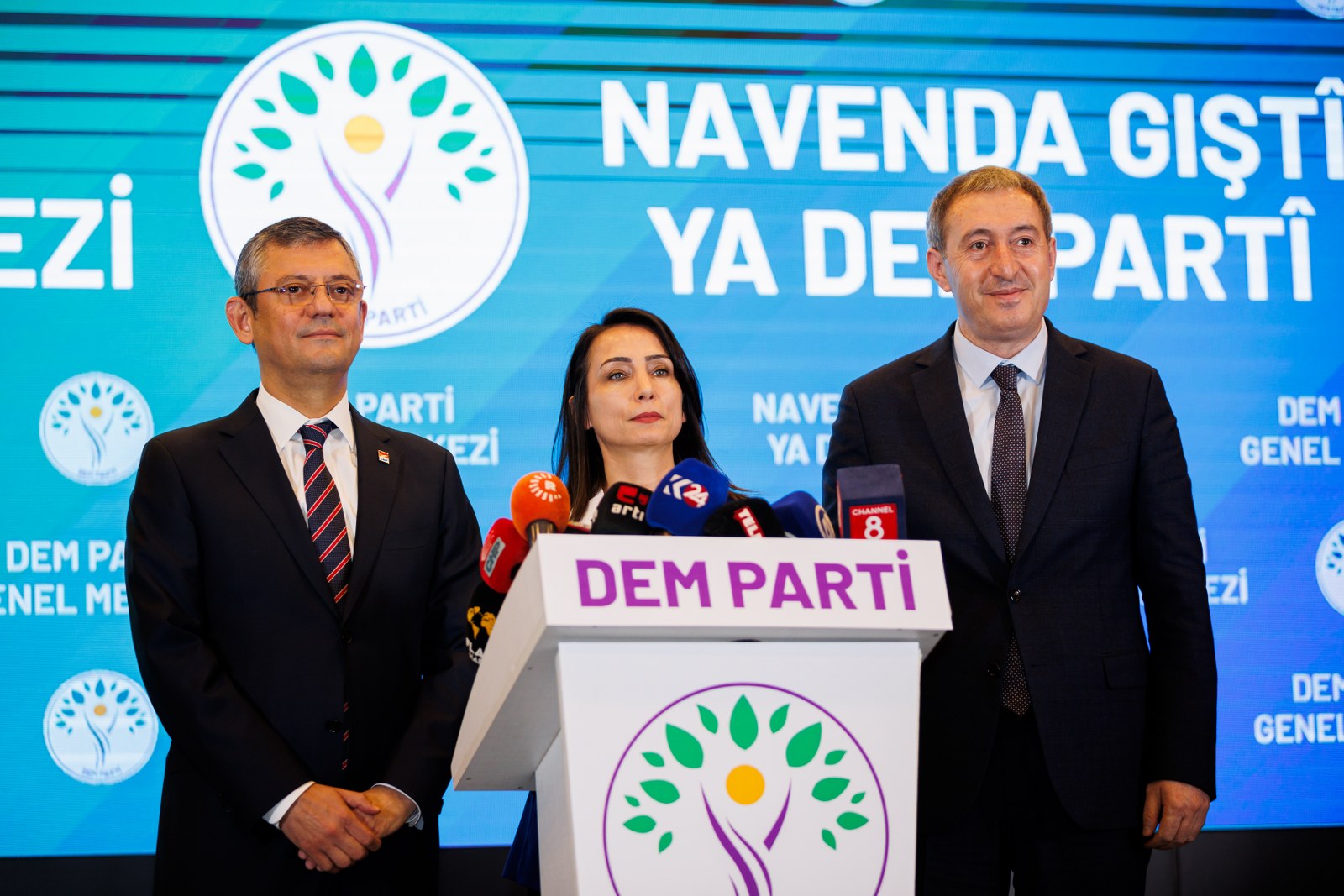 DEM Parti'den CHP' ye yeşil ışık;Yeni bir ittifak mı?