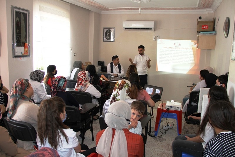 Silopi'de 'kadına yönelik şiddetle mücadele' semineri