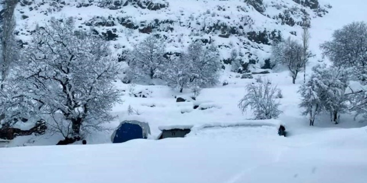 Şırnak İlçelerinde kar kalınlığı 1 metreyi geçti, 20 köy yolu ulaşıma kapandı