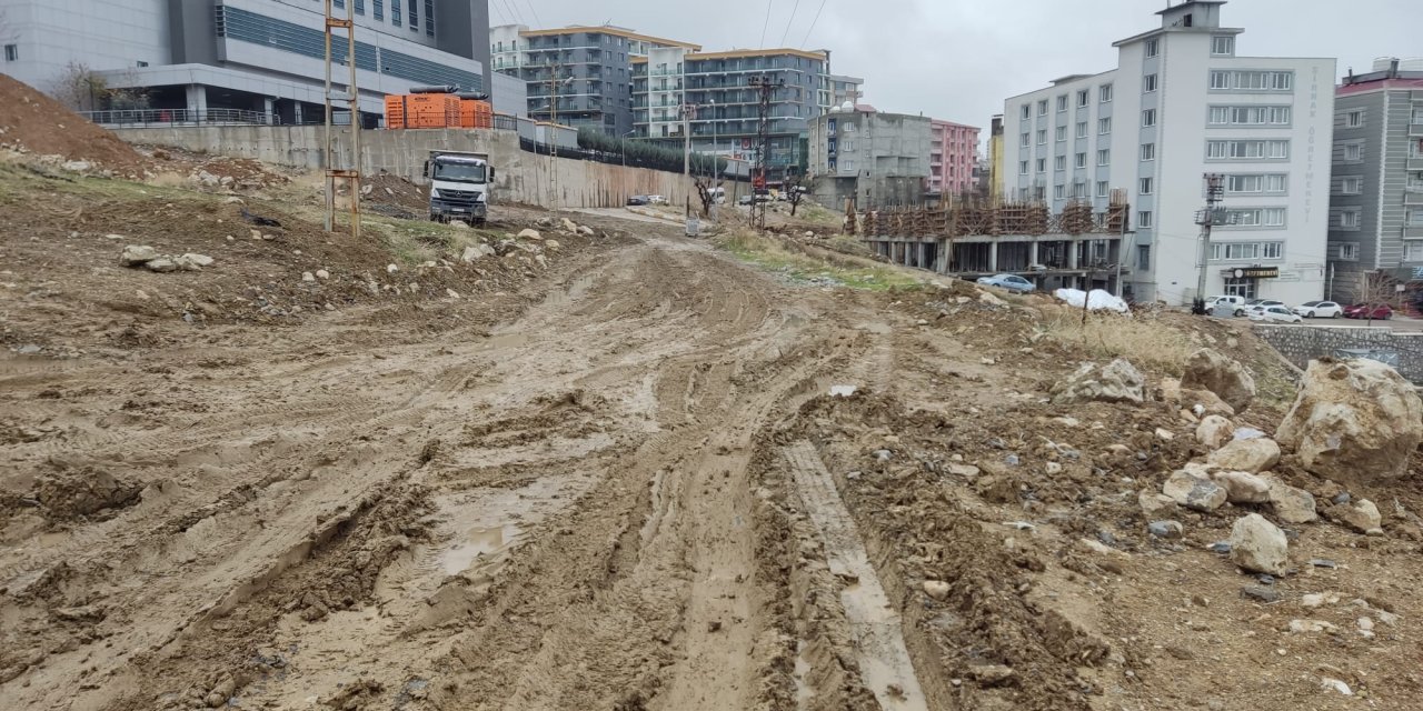 Şırnak’ta mahalle sakinlerinden çamurlu yol tepkisi